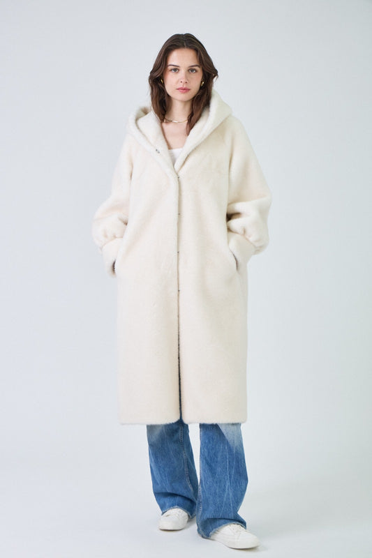 manteau fourrure longue capuche vegan