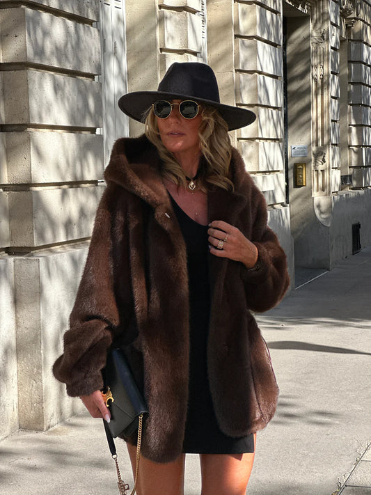 manteau fourrure court capuche poches resserrées