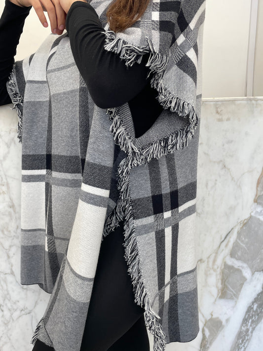 Poncho à carreaux