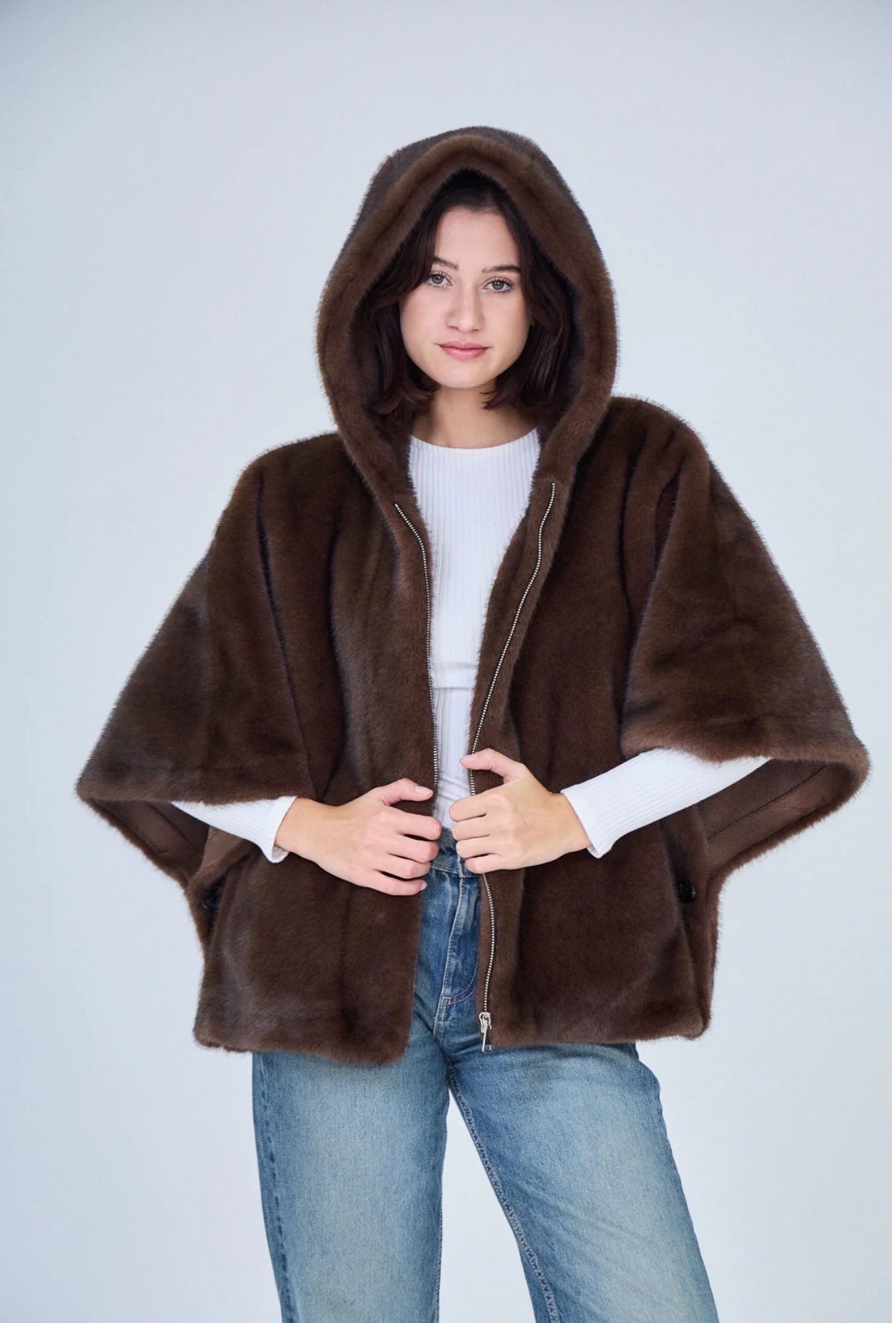 cape capuche bouttons cotés