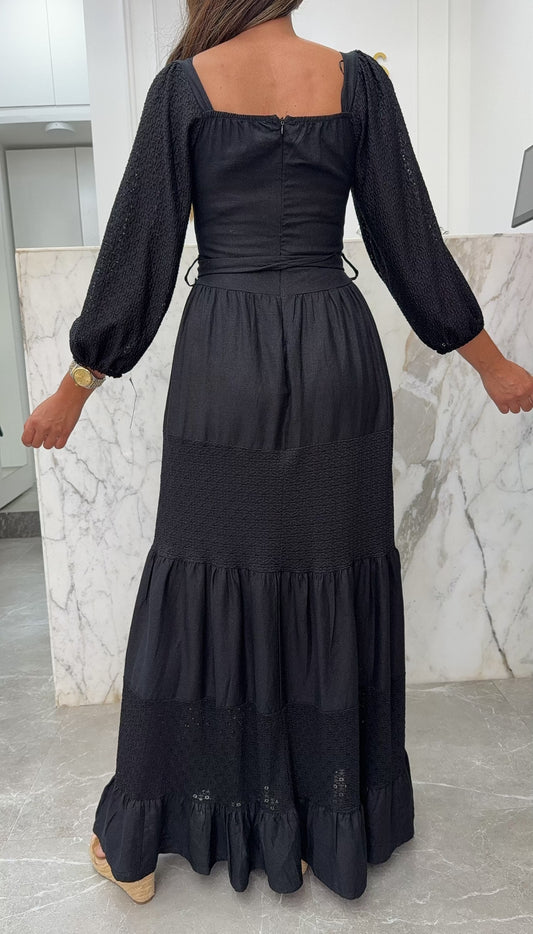 robe noir manche brodée