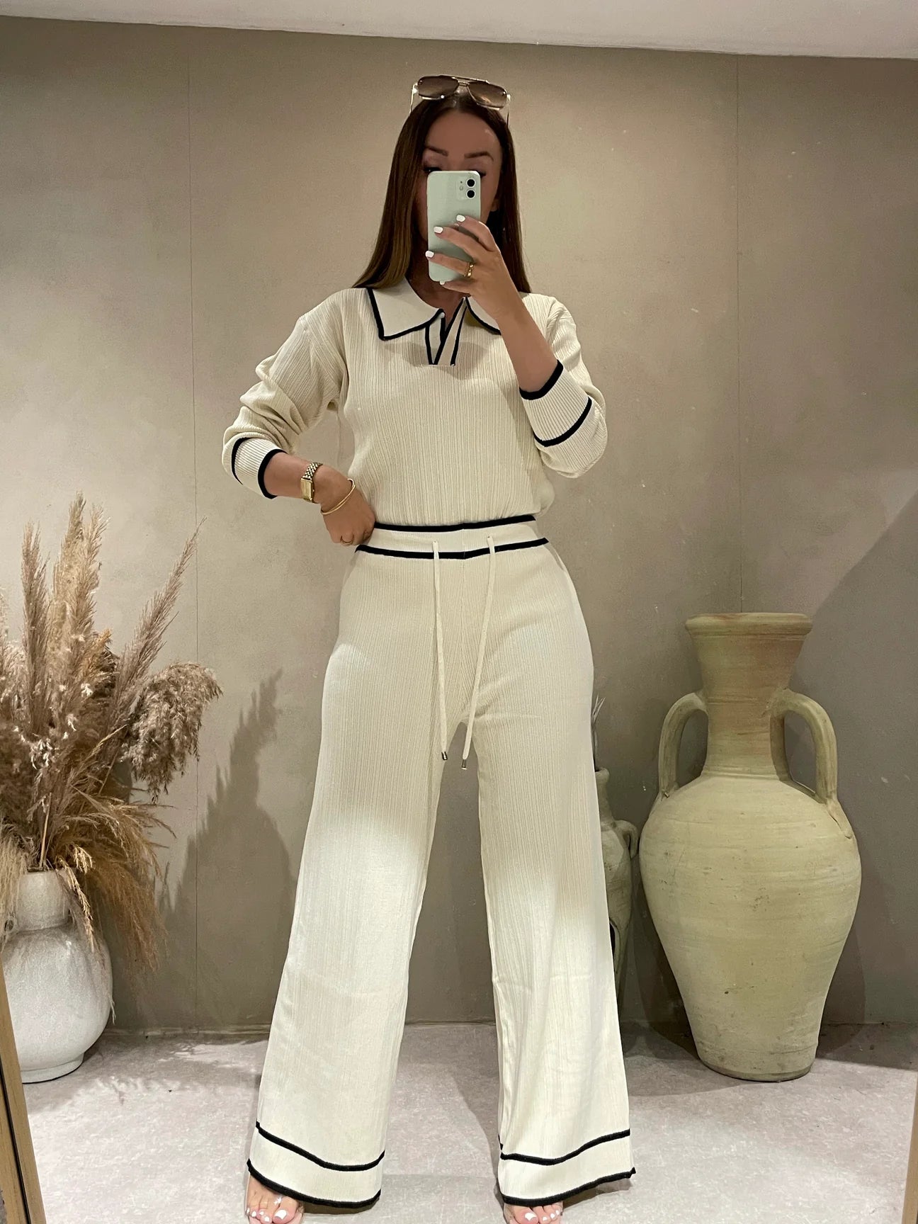 ensemble trai rayures creusées