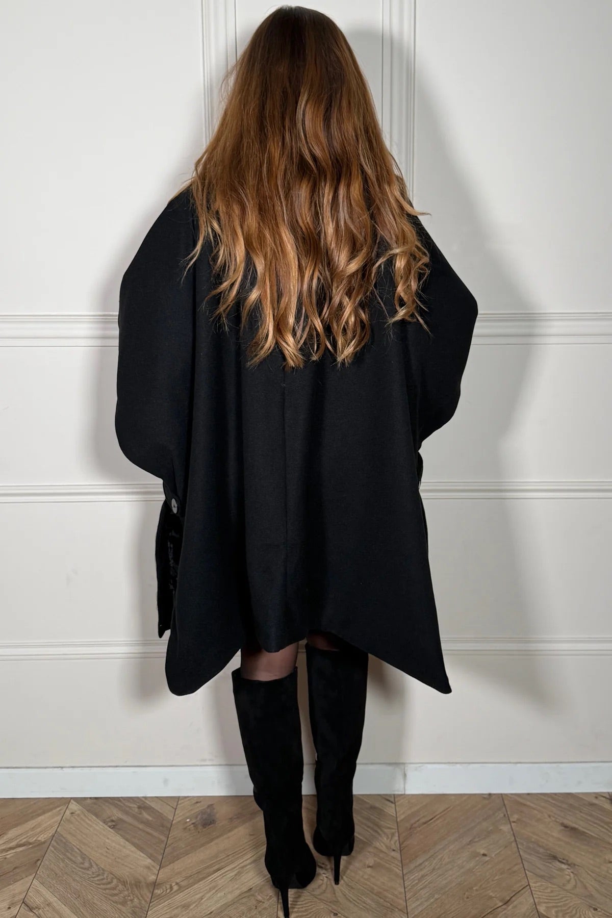 manteau cape cotés ouverts