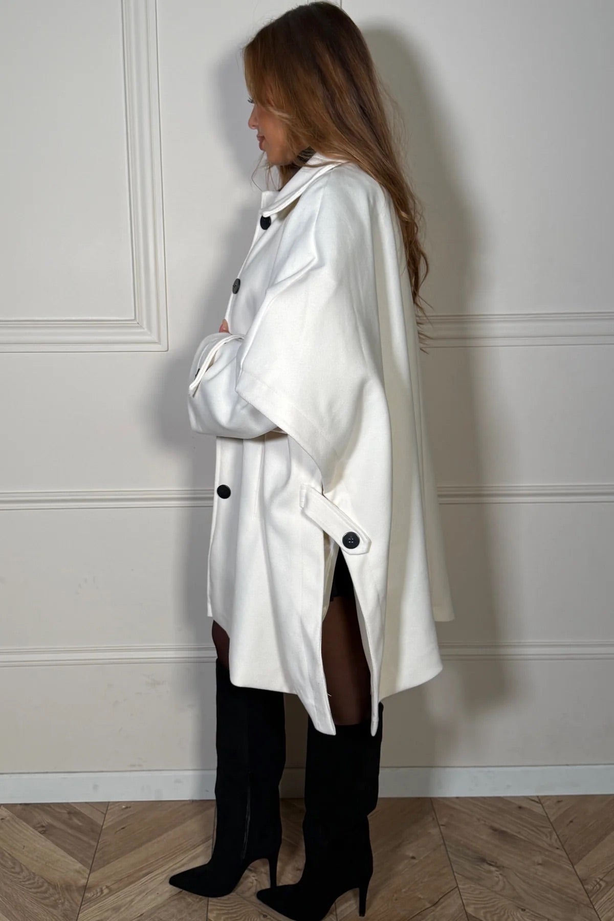 manteau cape cotés ouverts