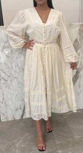 robe manche brodée