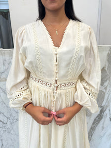 robe manche brodée