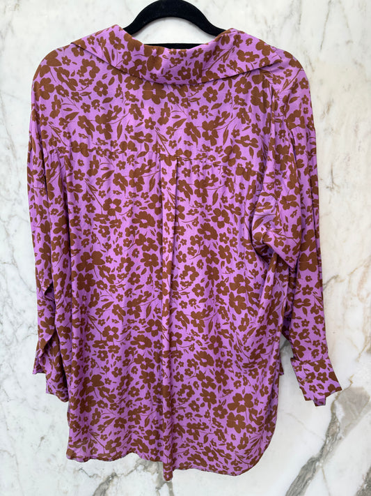 chemise a fleurs mauves