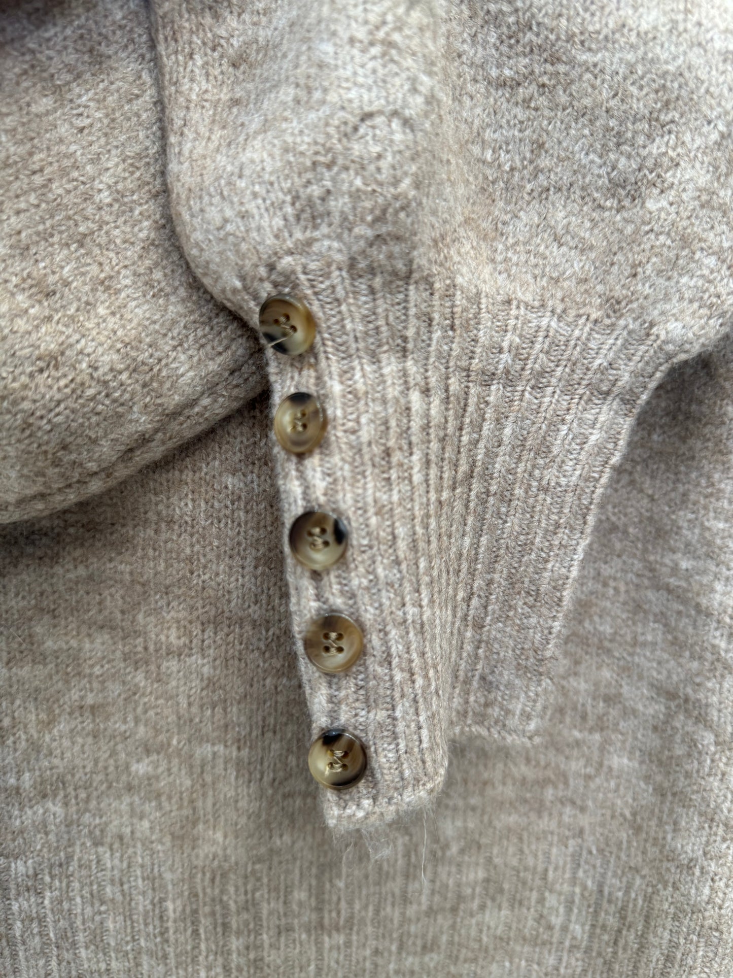 Pull avec coeur léopard