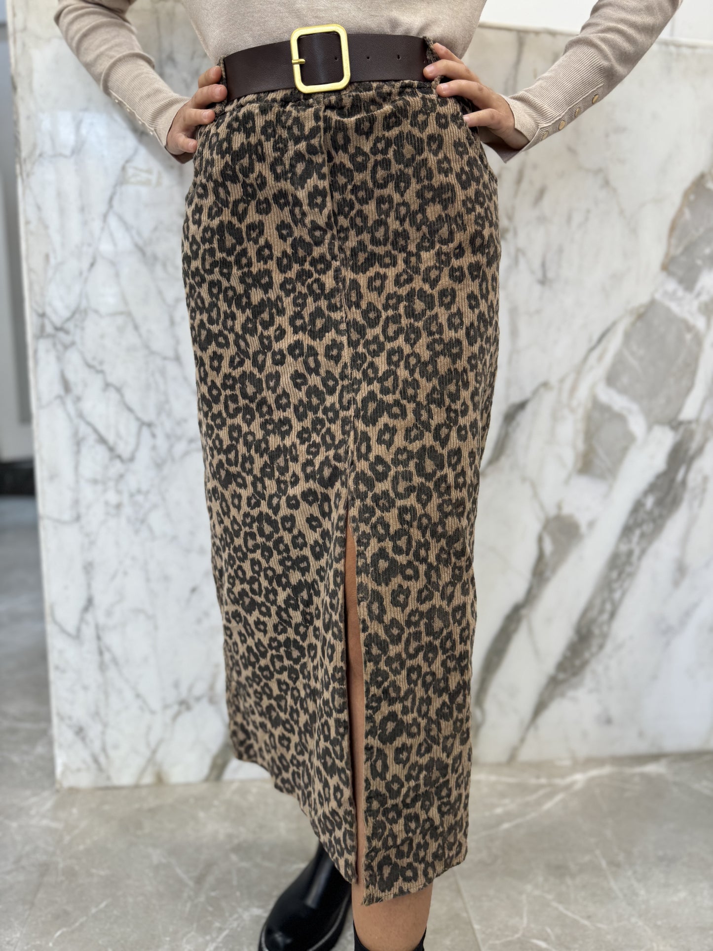 Jupe droite léopard avec ceinture