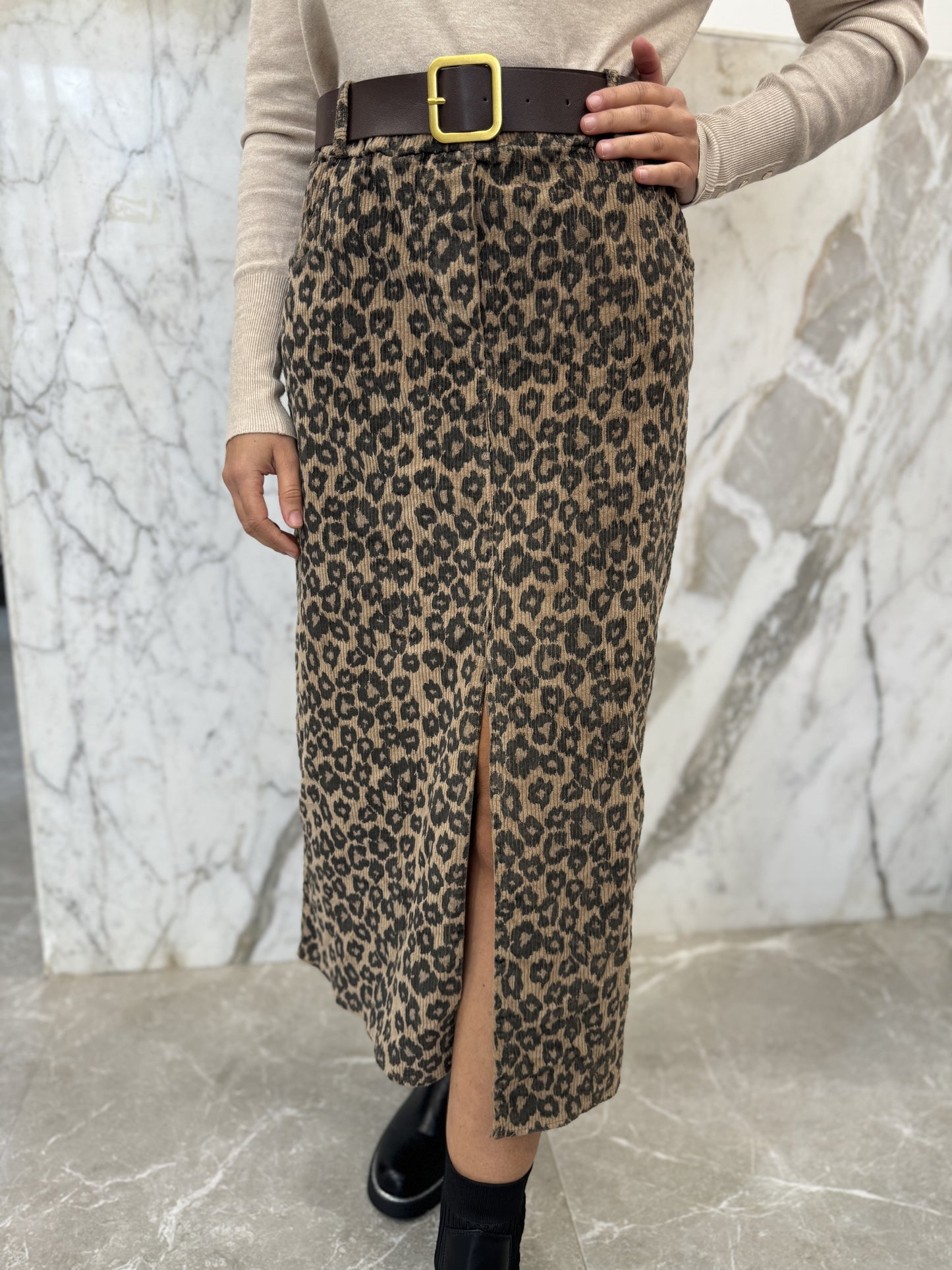 Jupe droite léopard avec ceinture
