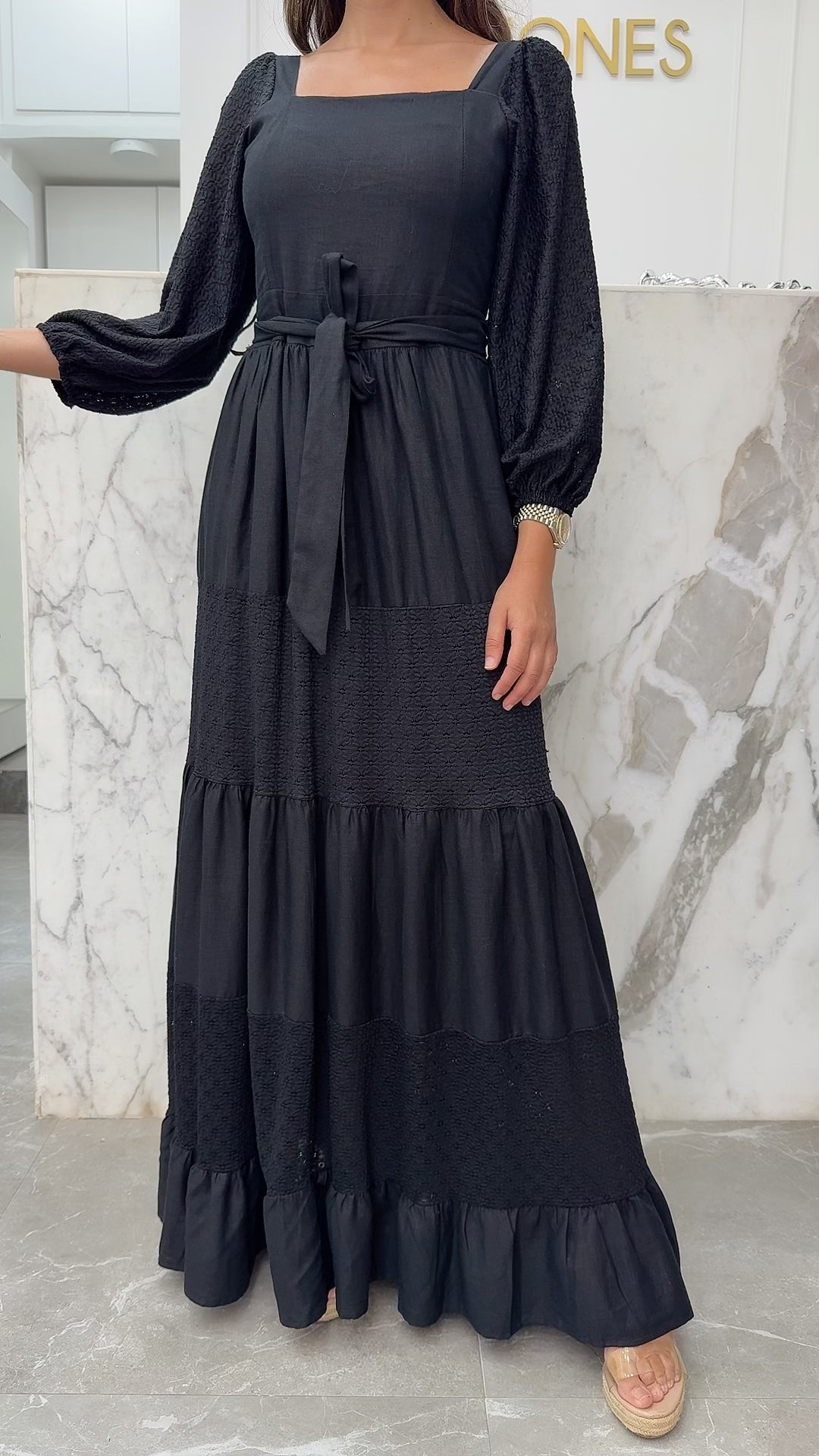 robe manche brodée