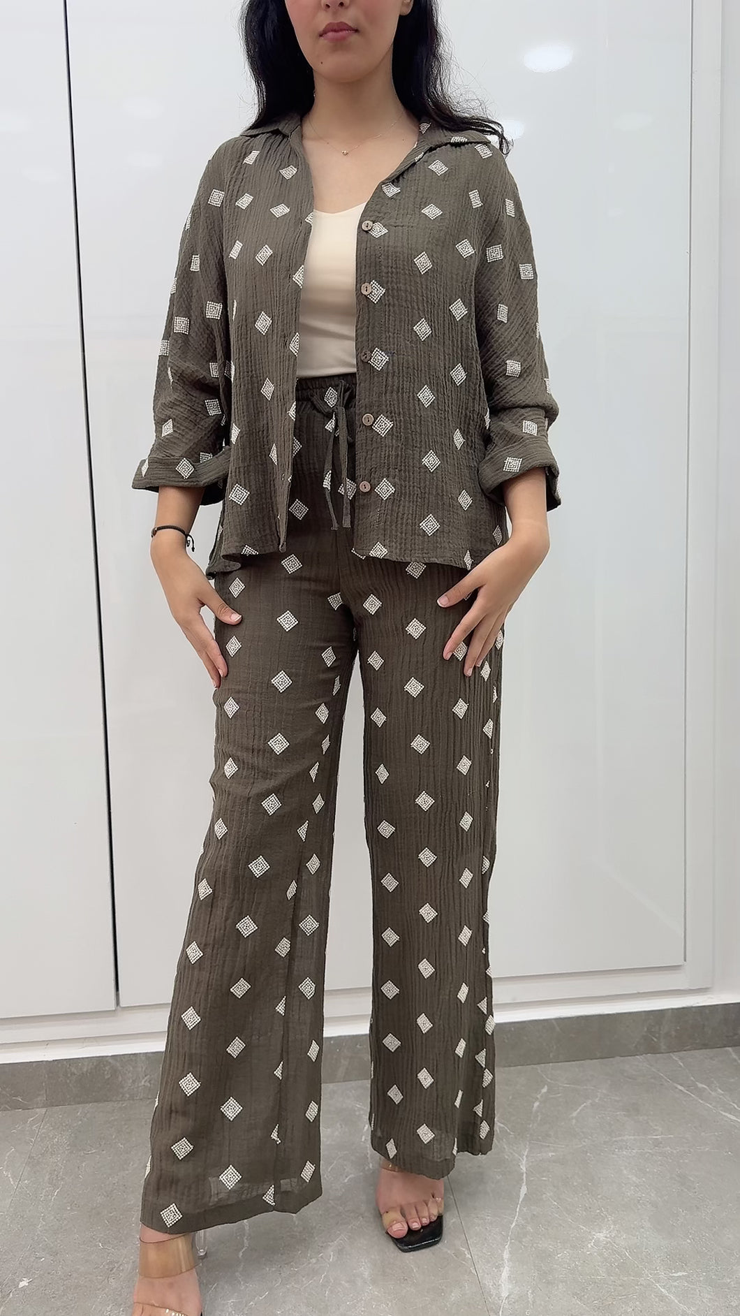 ensemble kaki motif blanc