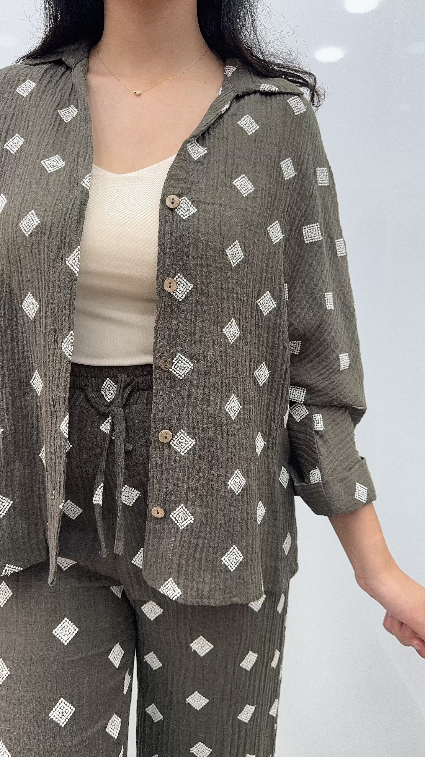 ensemble kaki motif blanc