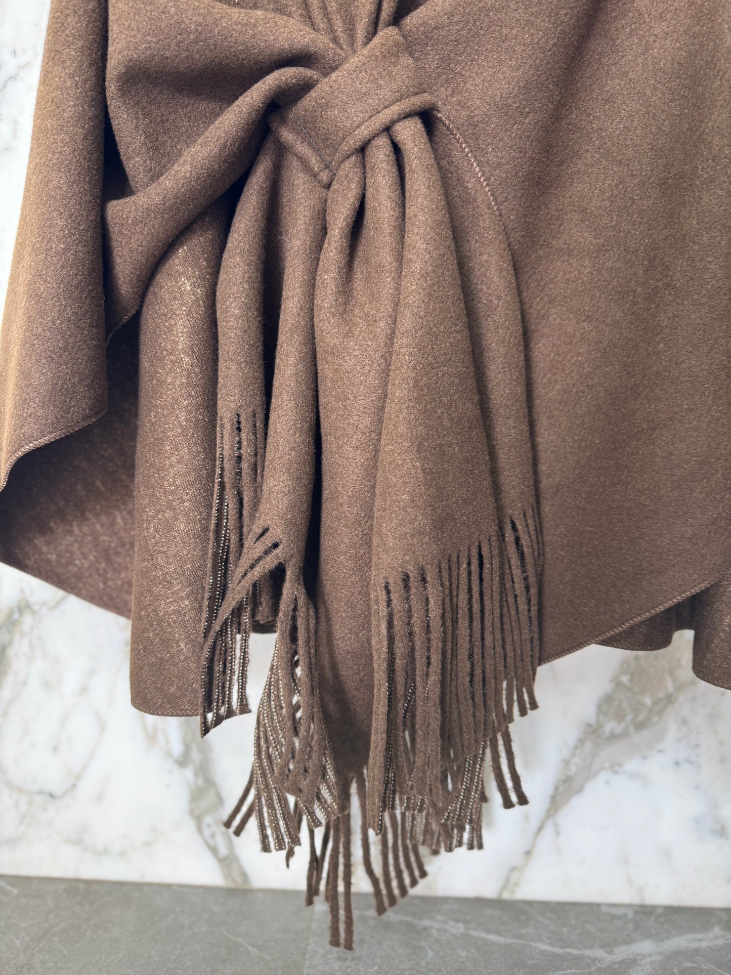 Cape épaisse froufrou