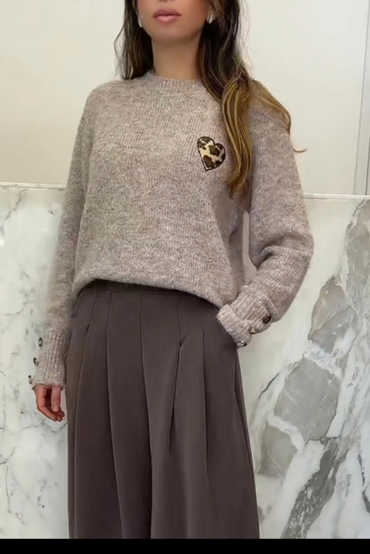 Pull avec coeur léopard