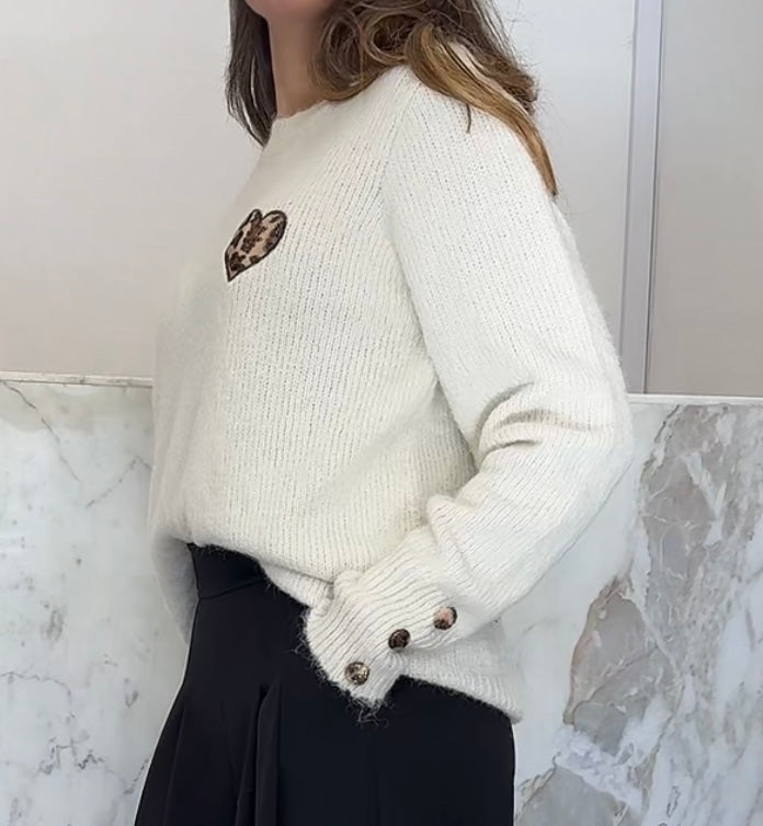 Pull avec coeur léopard