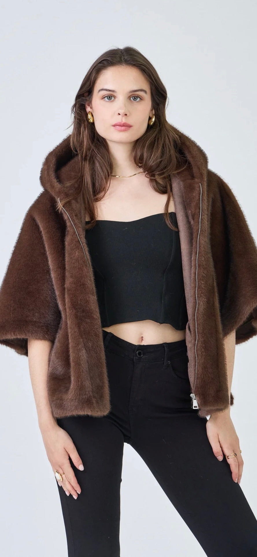 cape capuche bouttons cotés