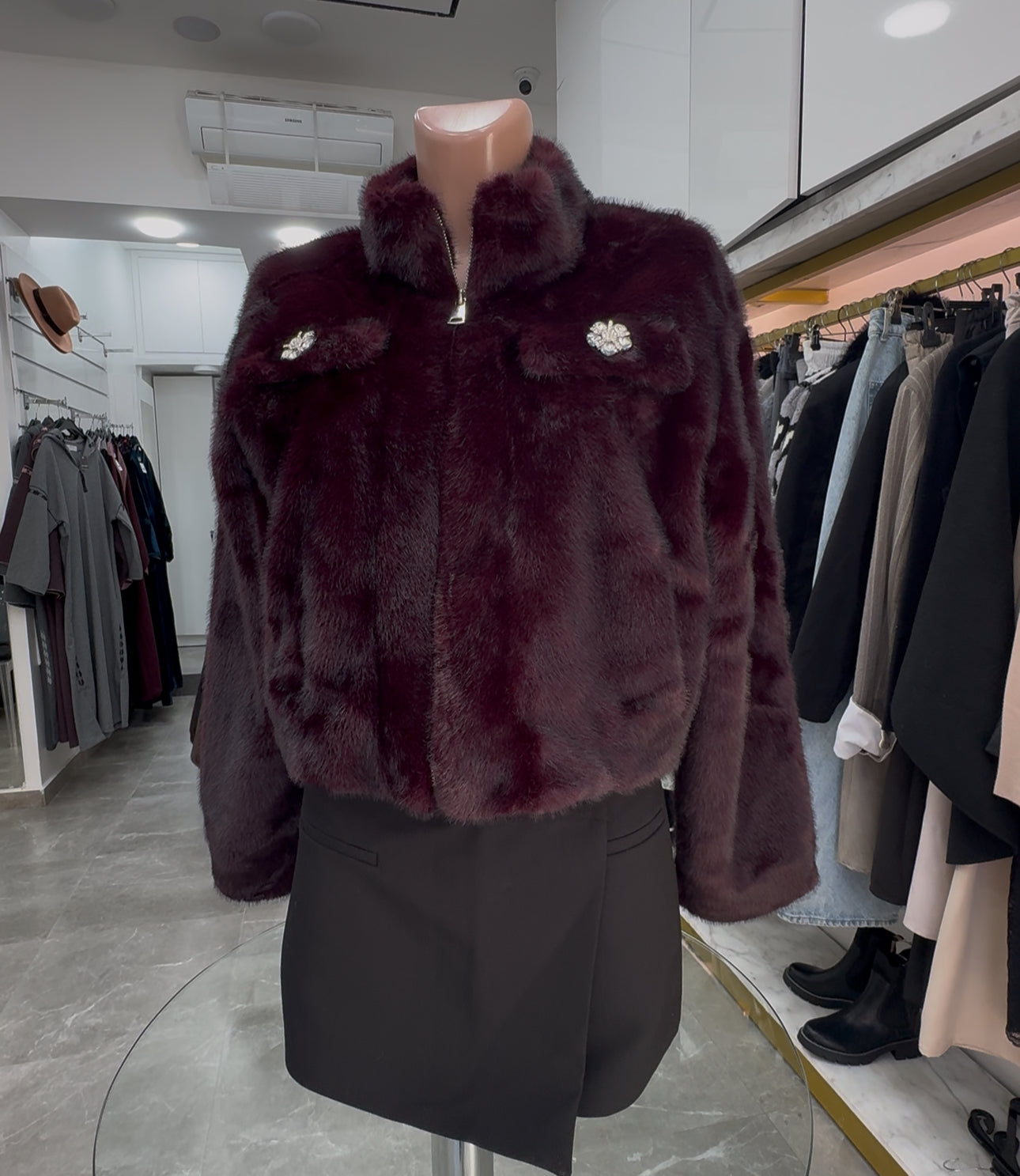 fourrure petit fourrure bouton style broche