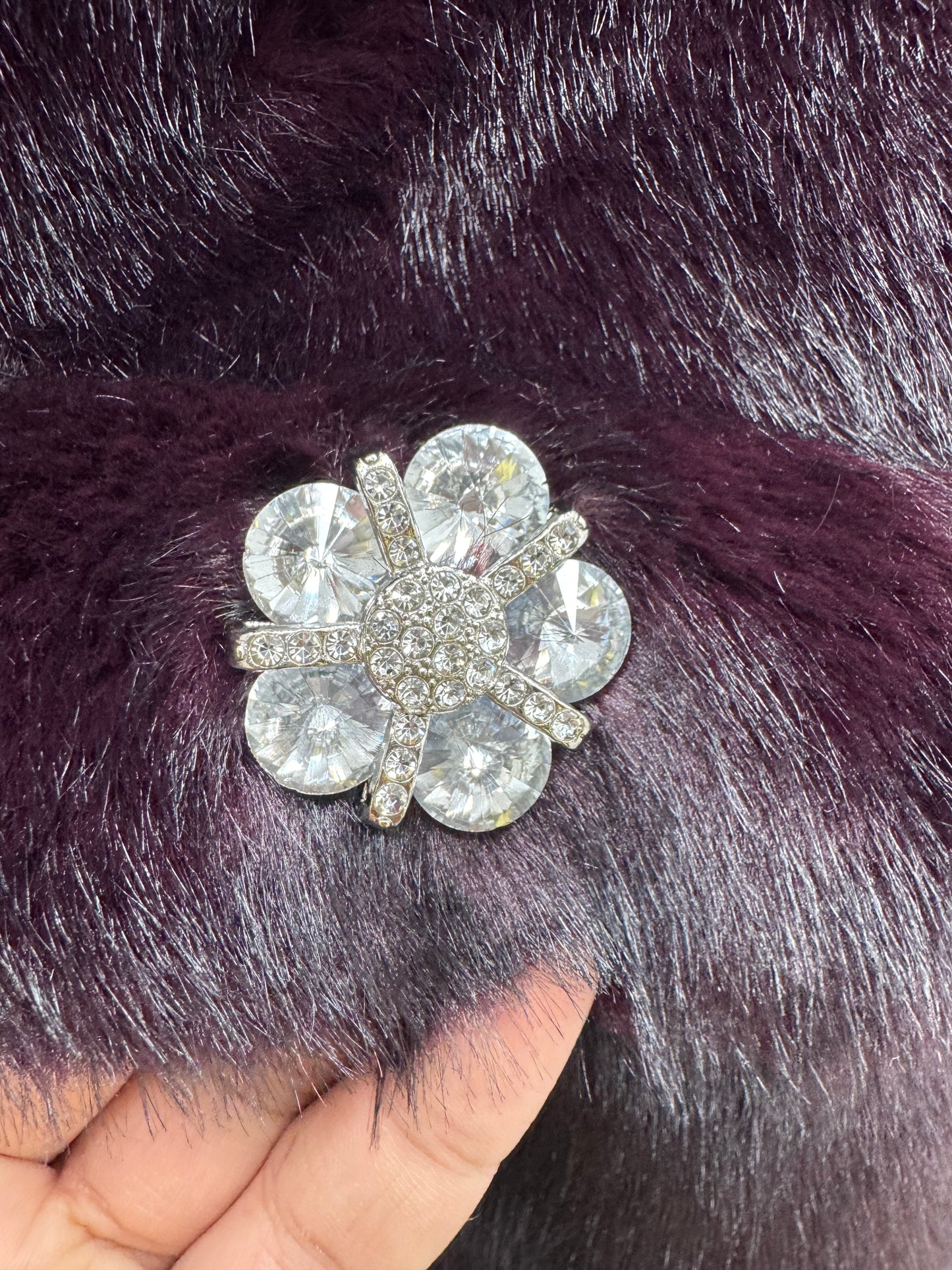 fourrure petit fourrure bouton style broche