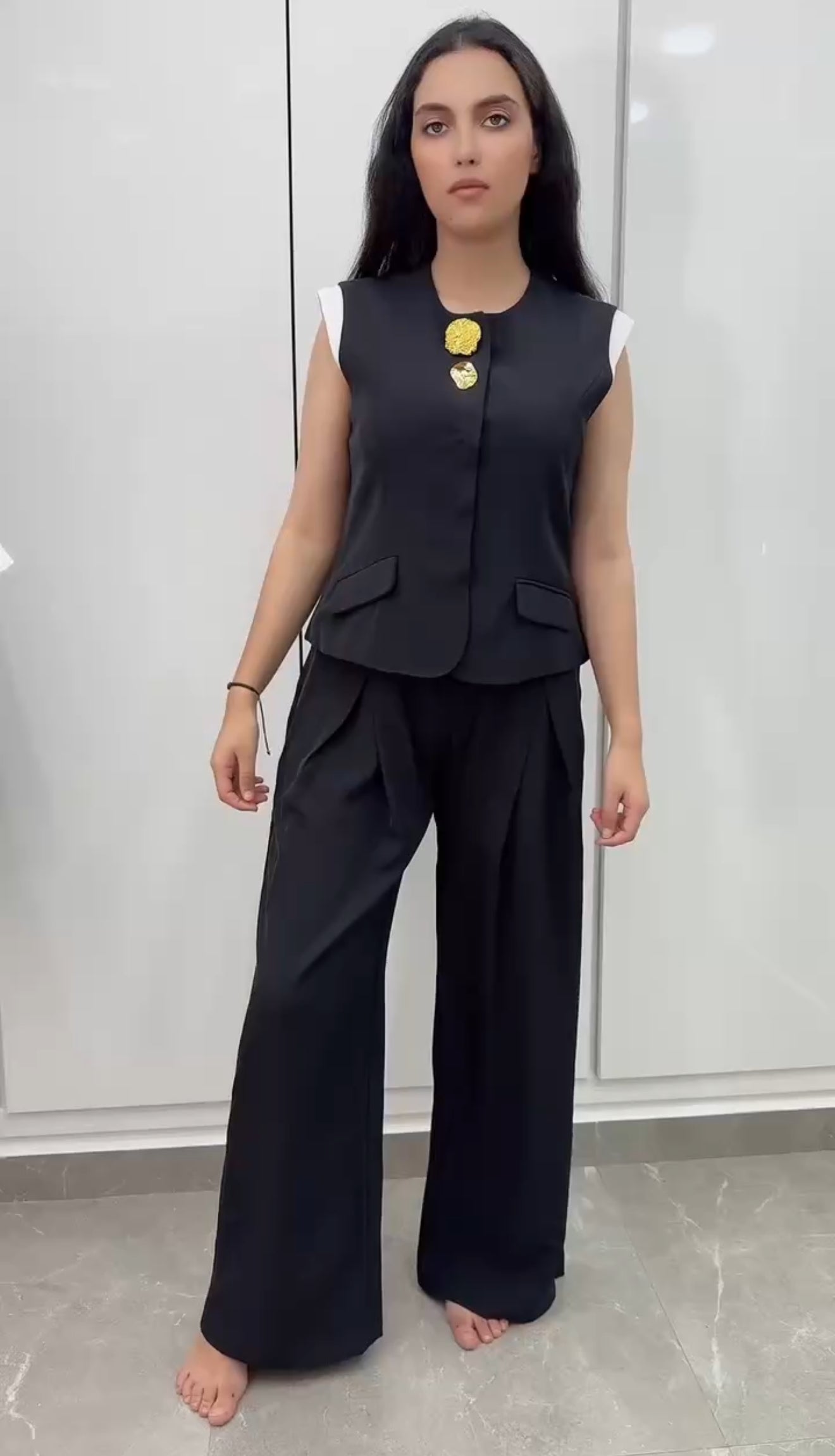 ensemble sans manches chic bottons dorée