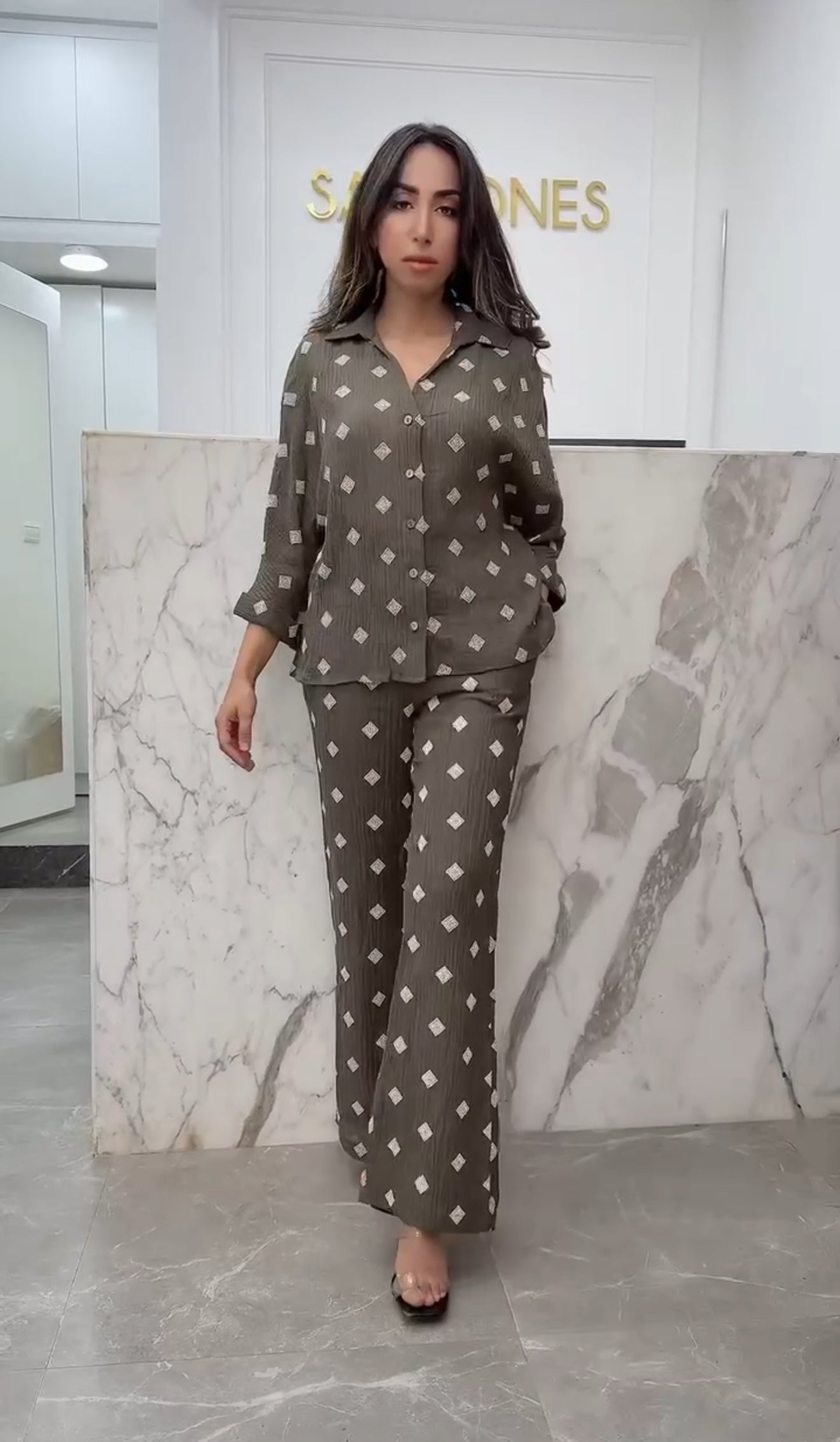 ensemble kaki motif blanc style lin