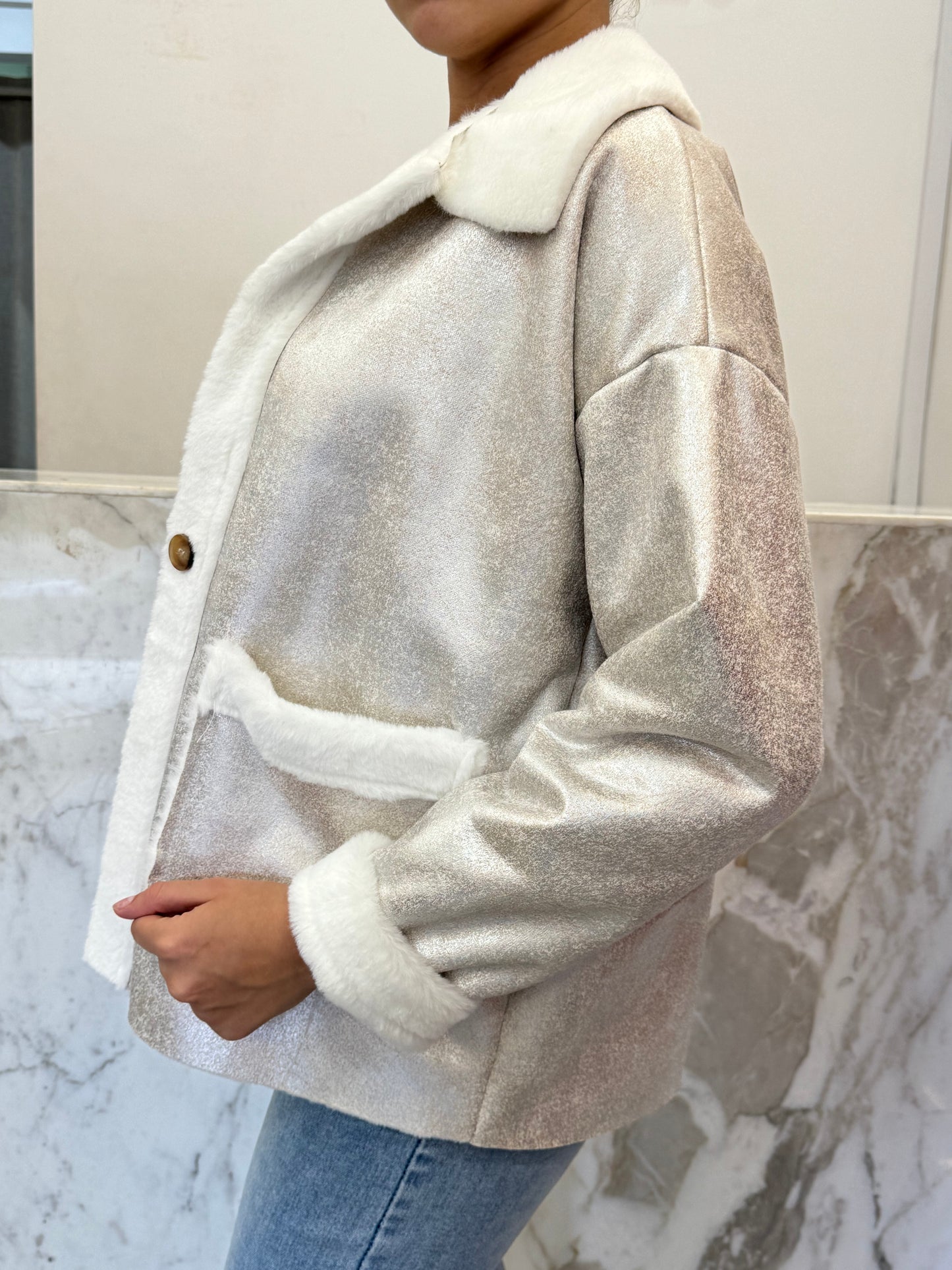 Veste argentée fourrée