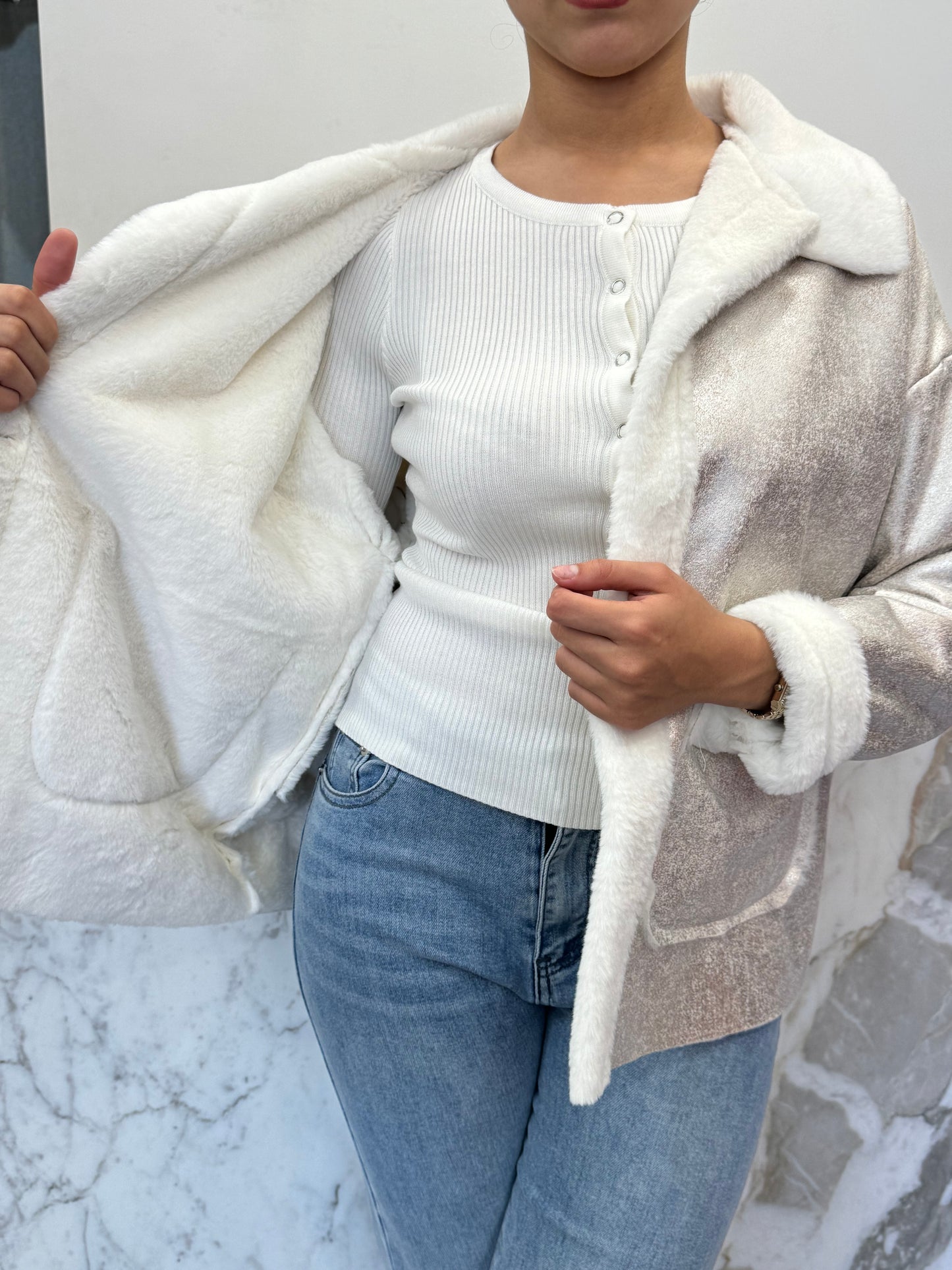 Veste argentée fourrée