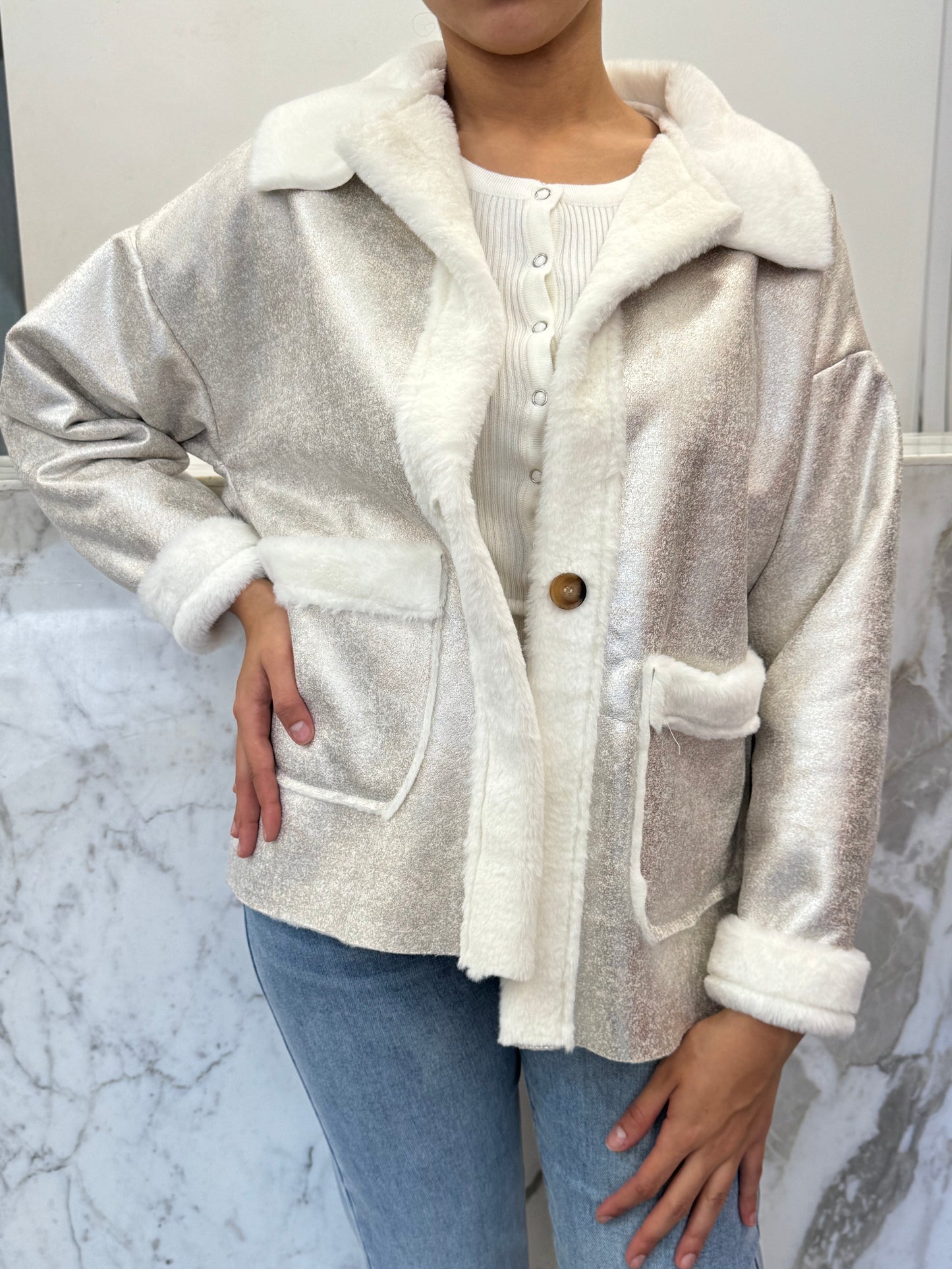 Veste argentée fourrée