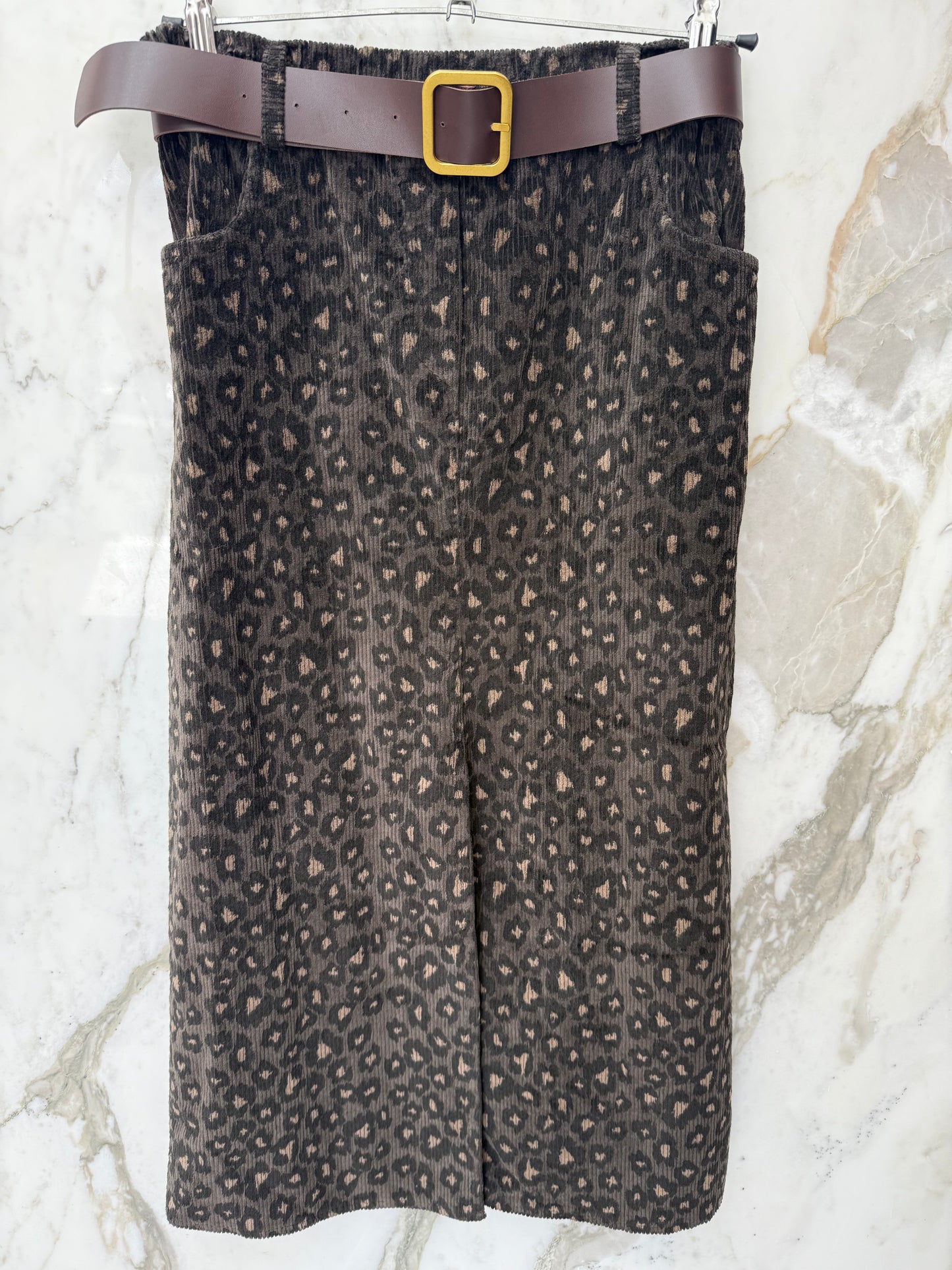 Jupe droite léopard avec ceinture