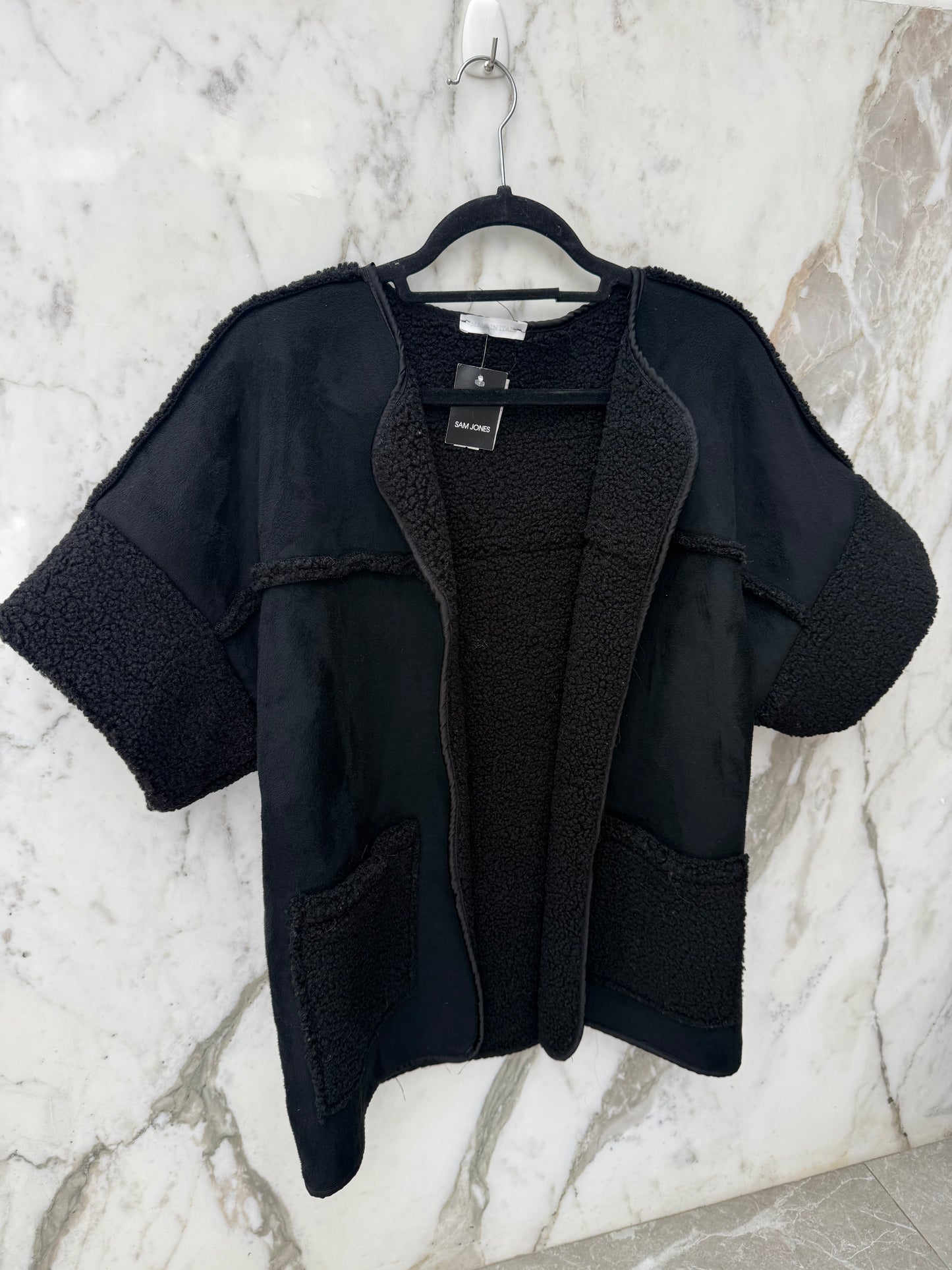 Gilet suedine moumoute manches courtes