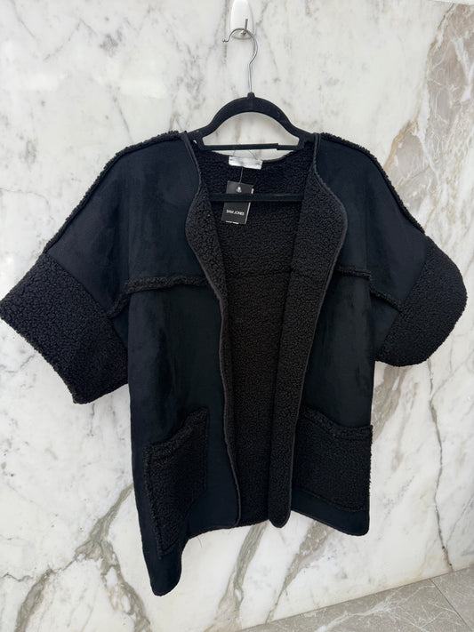 Gilet suedine moumoute manches courtes