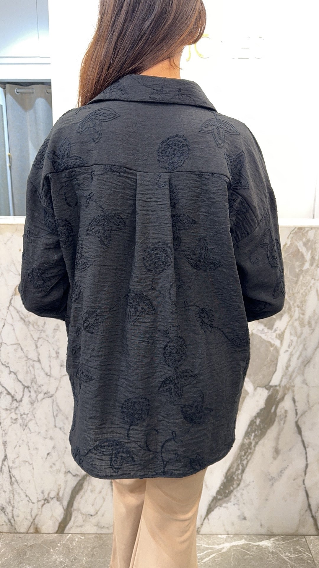 chemise lin brodée noire
